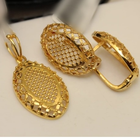 Light Weight 916 Gold Pendant Set