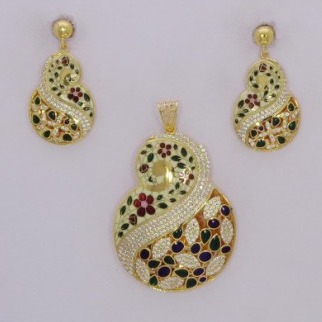 Traditional Meenakari 916 Gold Pendant Set
