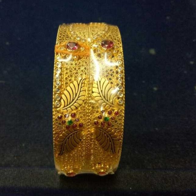 22K / 916 Gold Modern Ladies Bangles