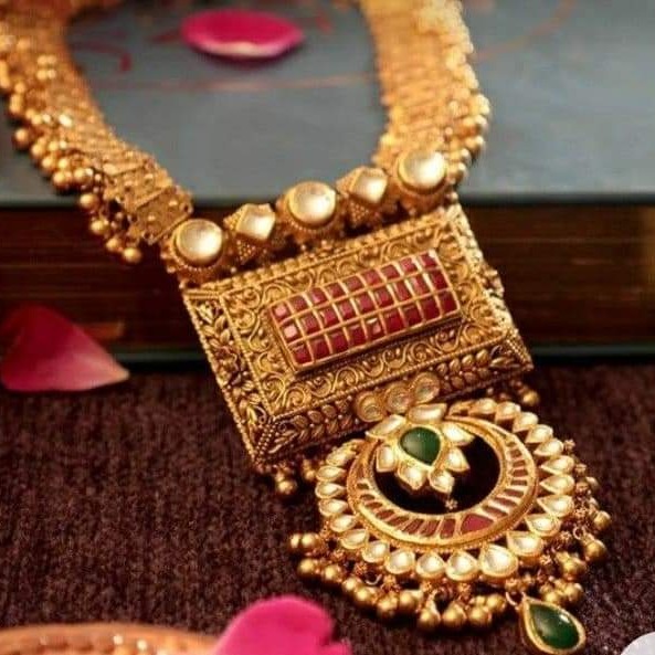 Gold royal necklace set