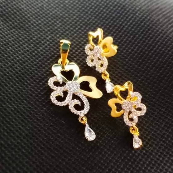22KT Gold CZ Flower Design Pendant Set