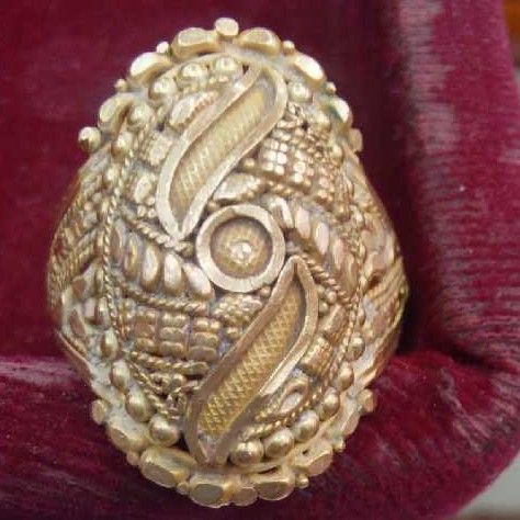 Antique Gold Ladies Ring