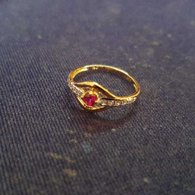 22K / 916 Gold Indian Stone Ladies Ring