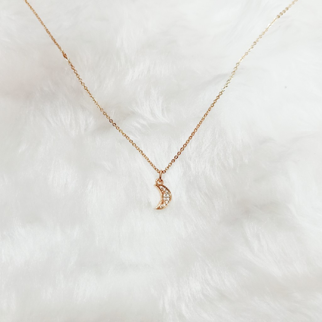 delicate dimond pendent with chain - Image 2