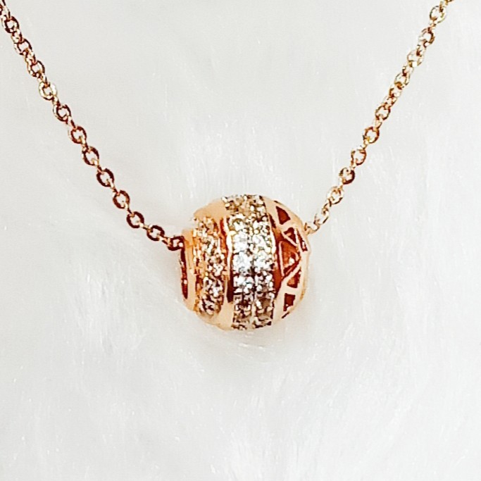 nice chain with dimond bolt pendent