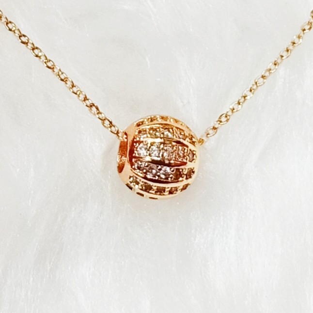 delicate chain with dond bolt pendent