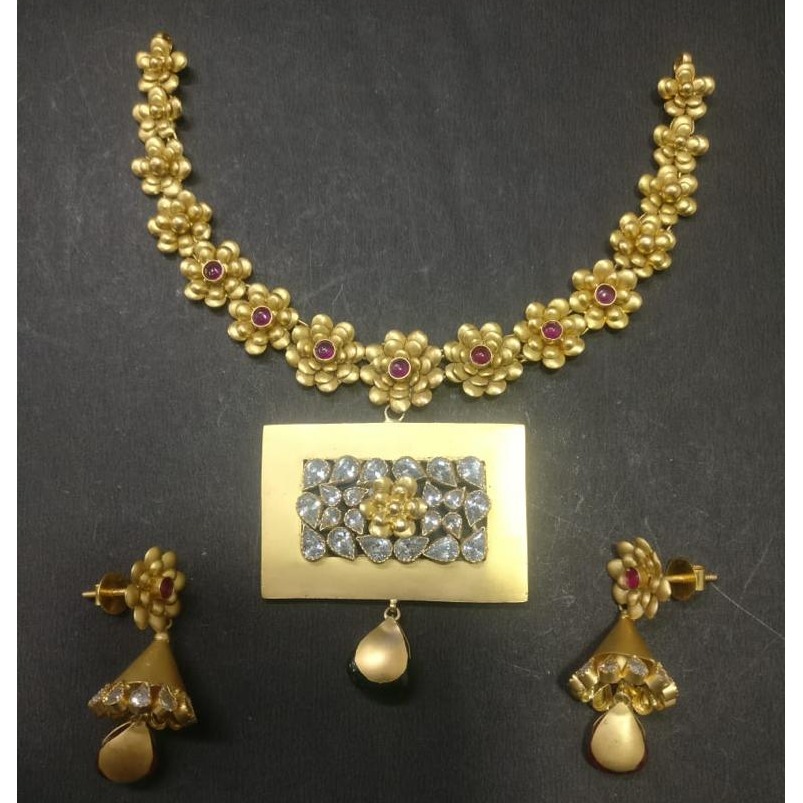 22KT Gold Antique Flower Design Necklace Set