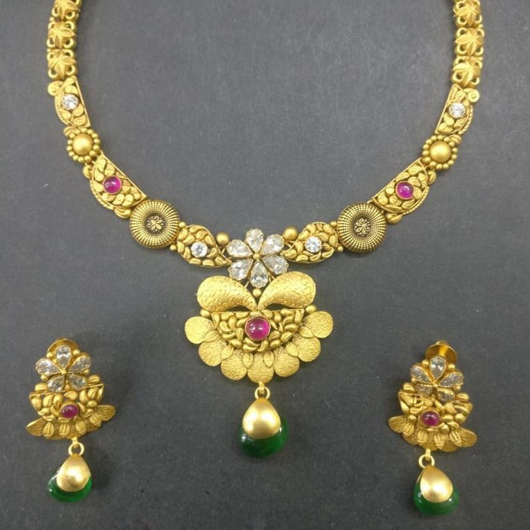 916 Gold half flower design necklace set