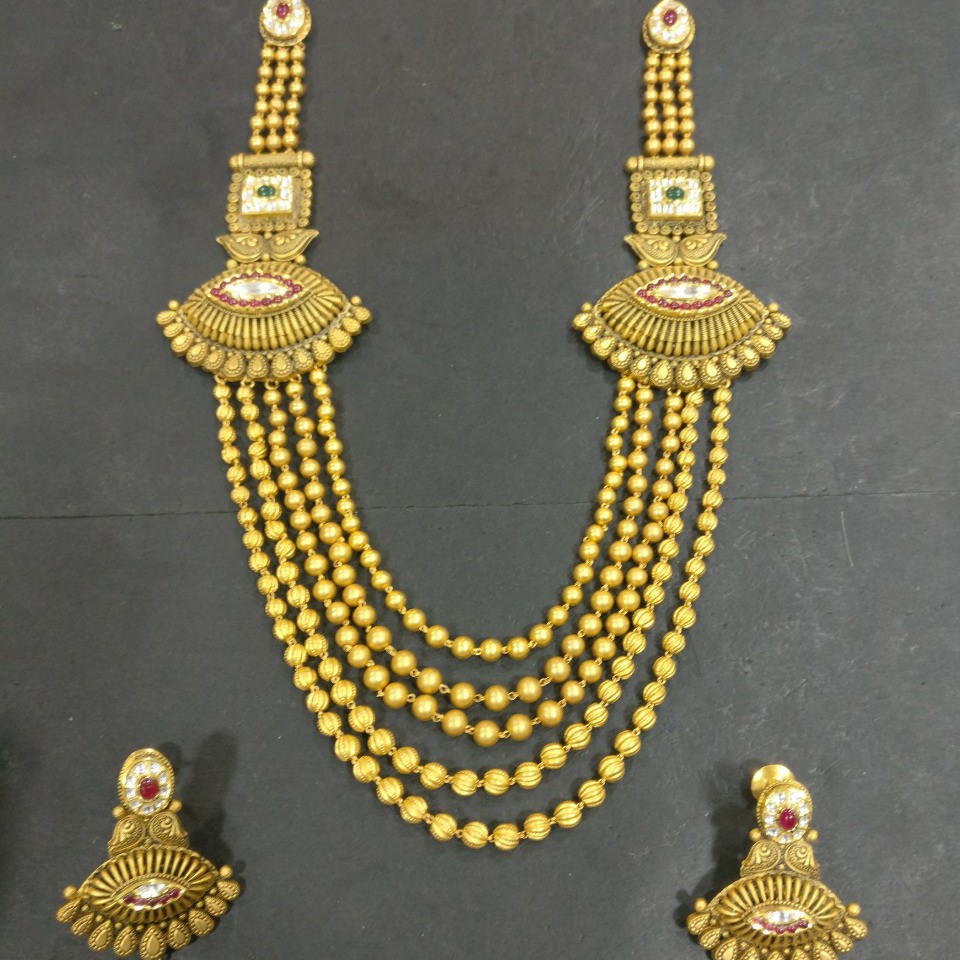 Antique magmala