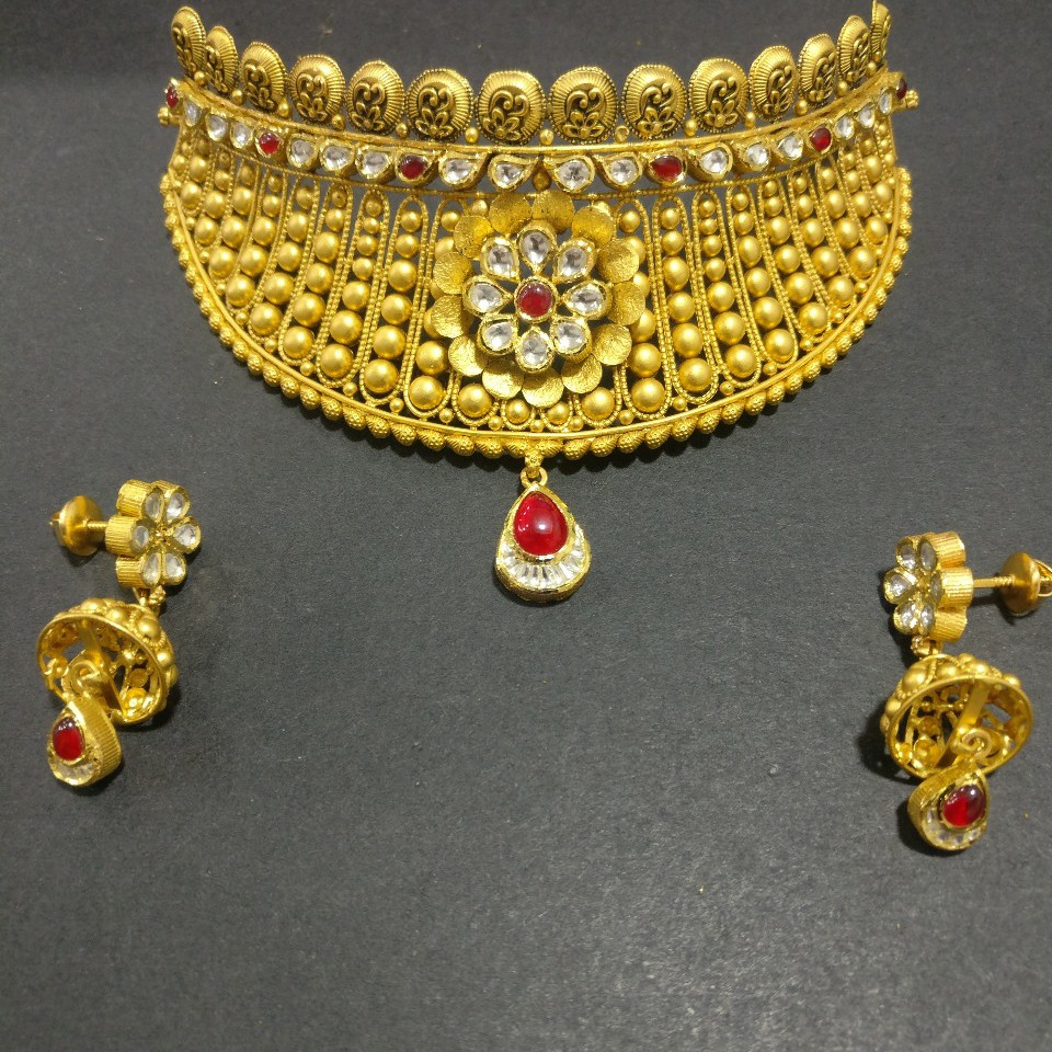 Antique choker