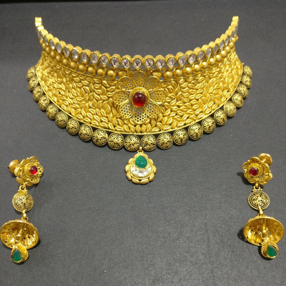 Antique choker