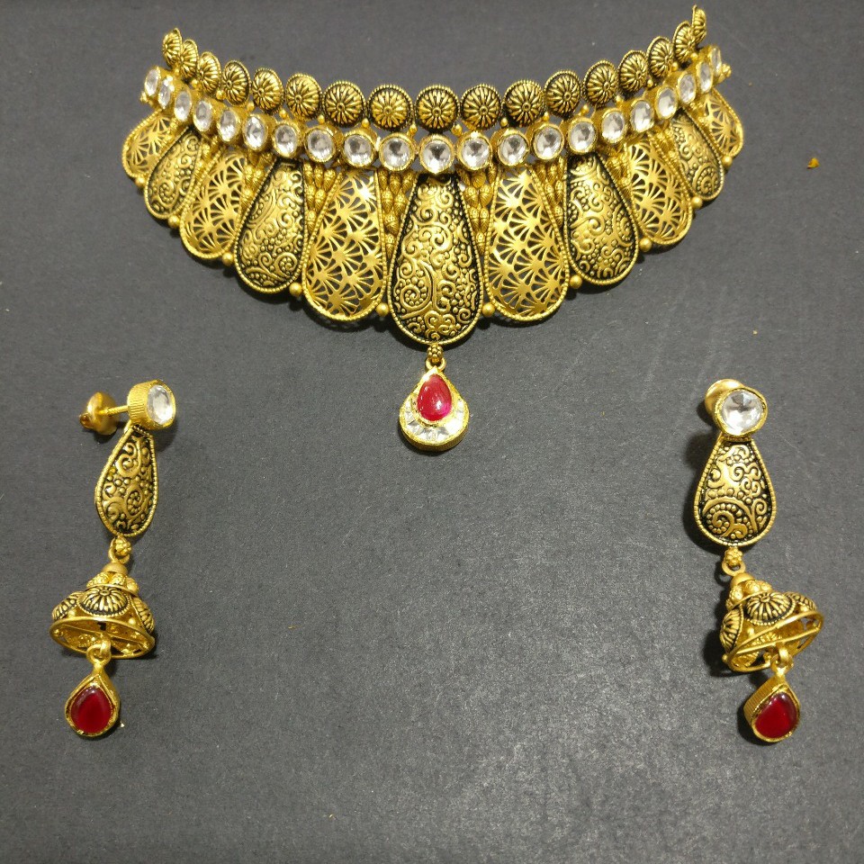 Antique choker