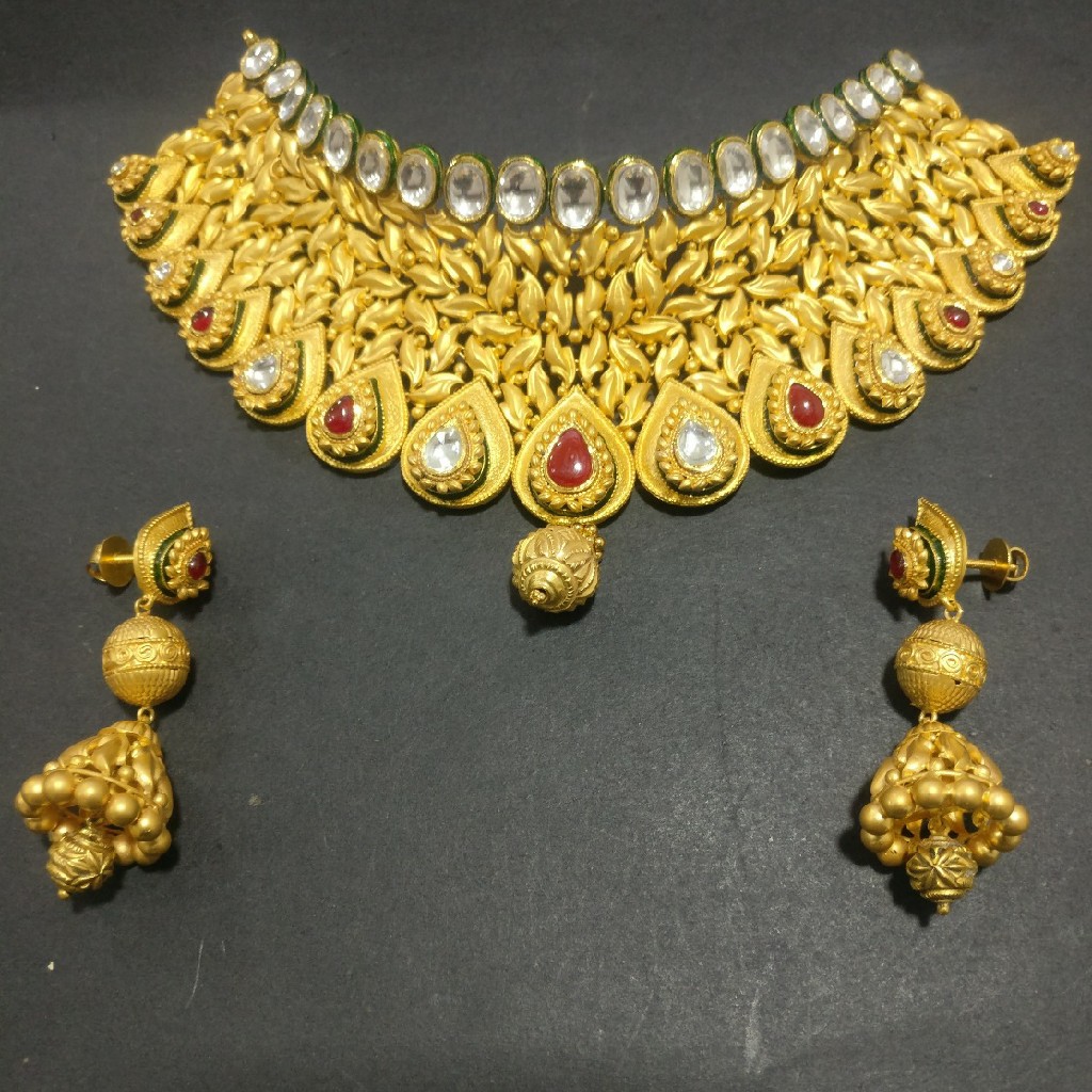 Antique choker
