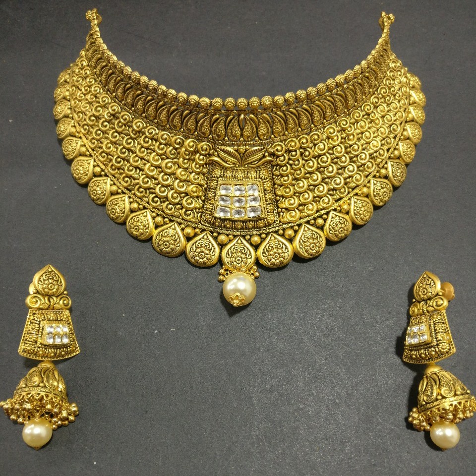 Antique choker