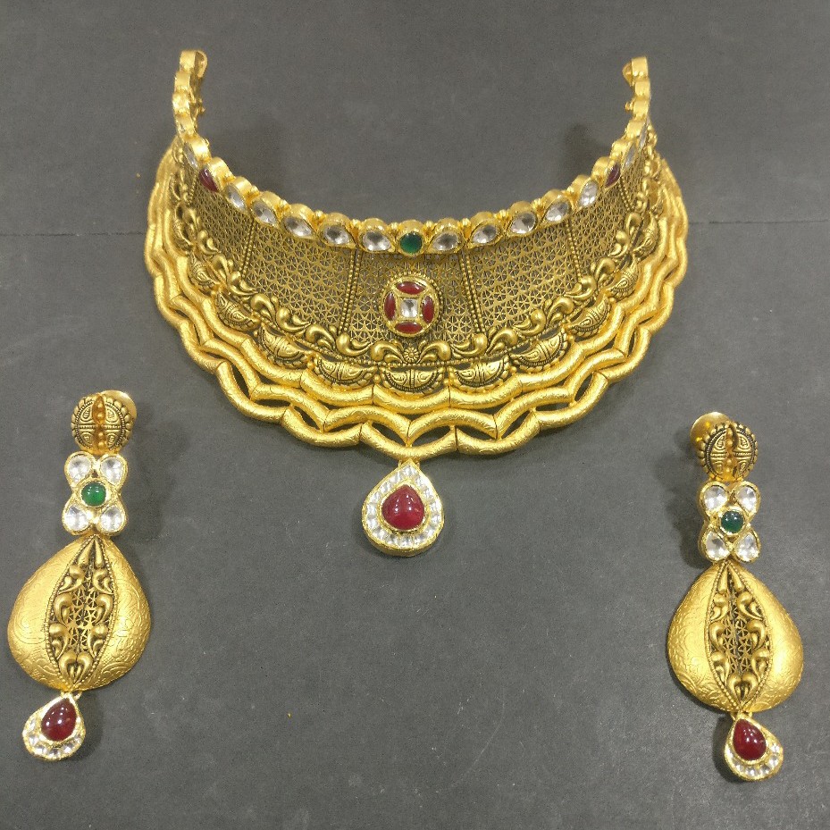 Antique choker