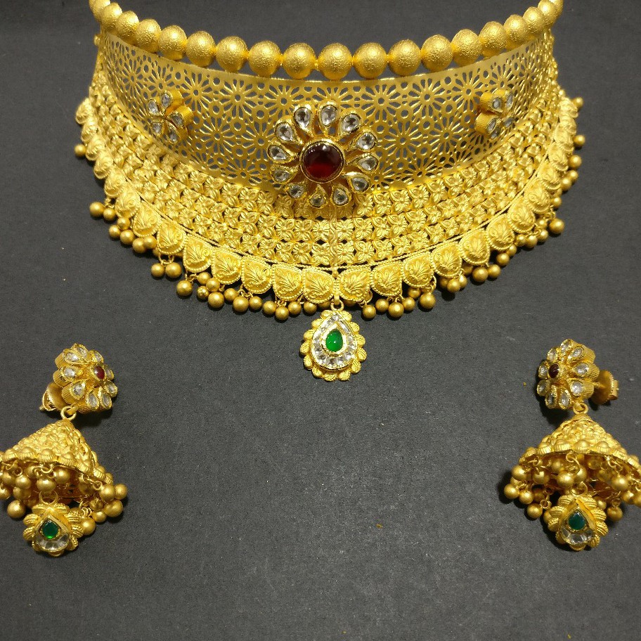 Antique choker