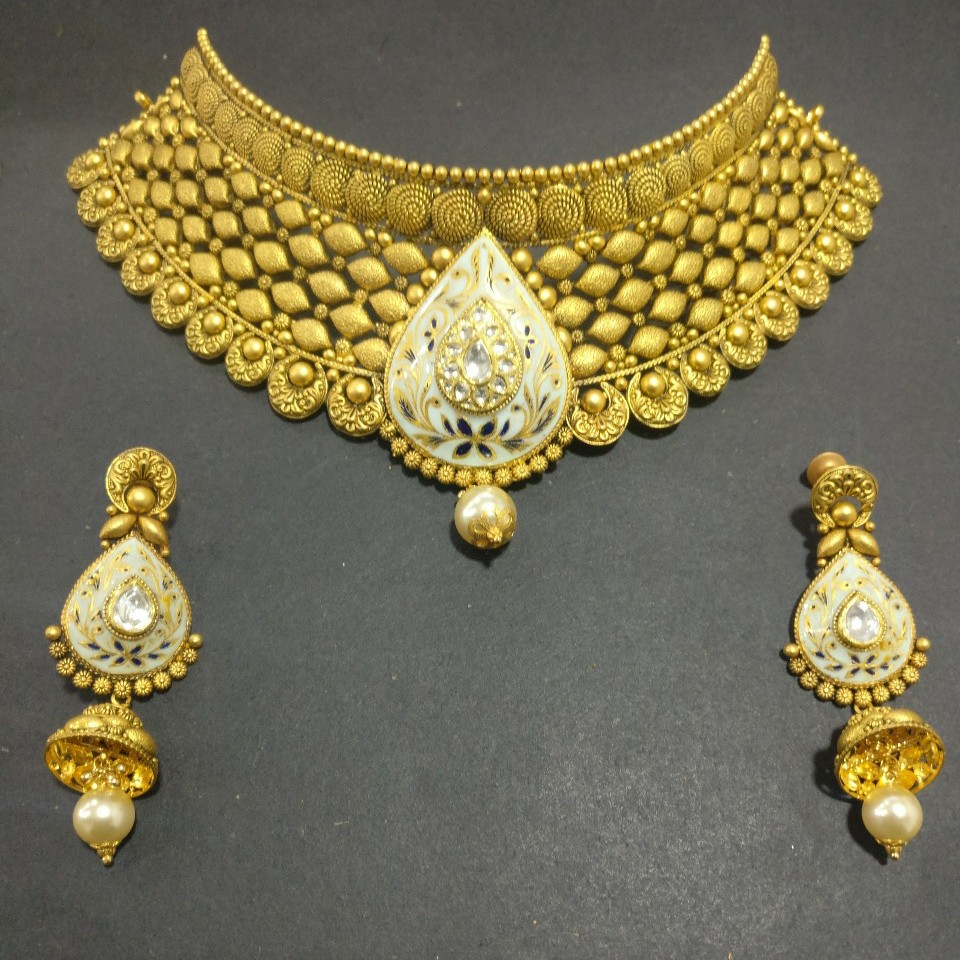 Antique choker