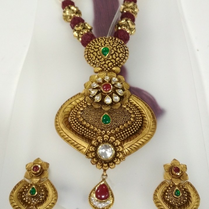 Antique pendent butti