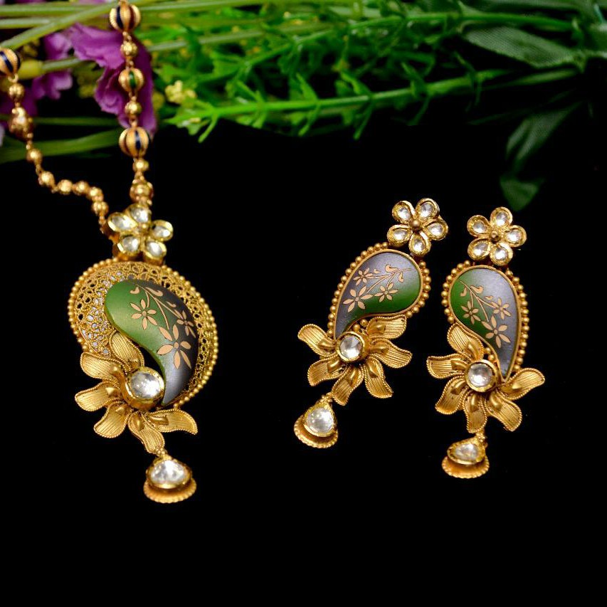 Antique pendent butti