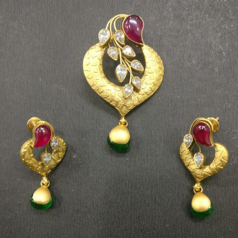 Antique pendent butti