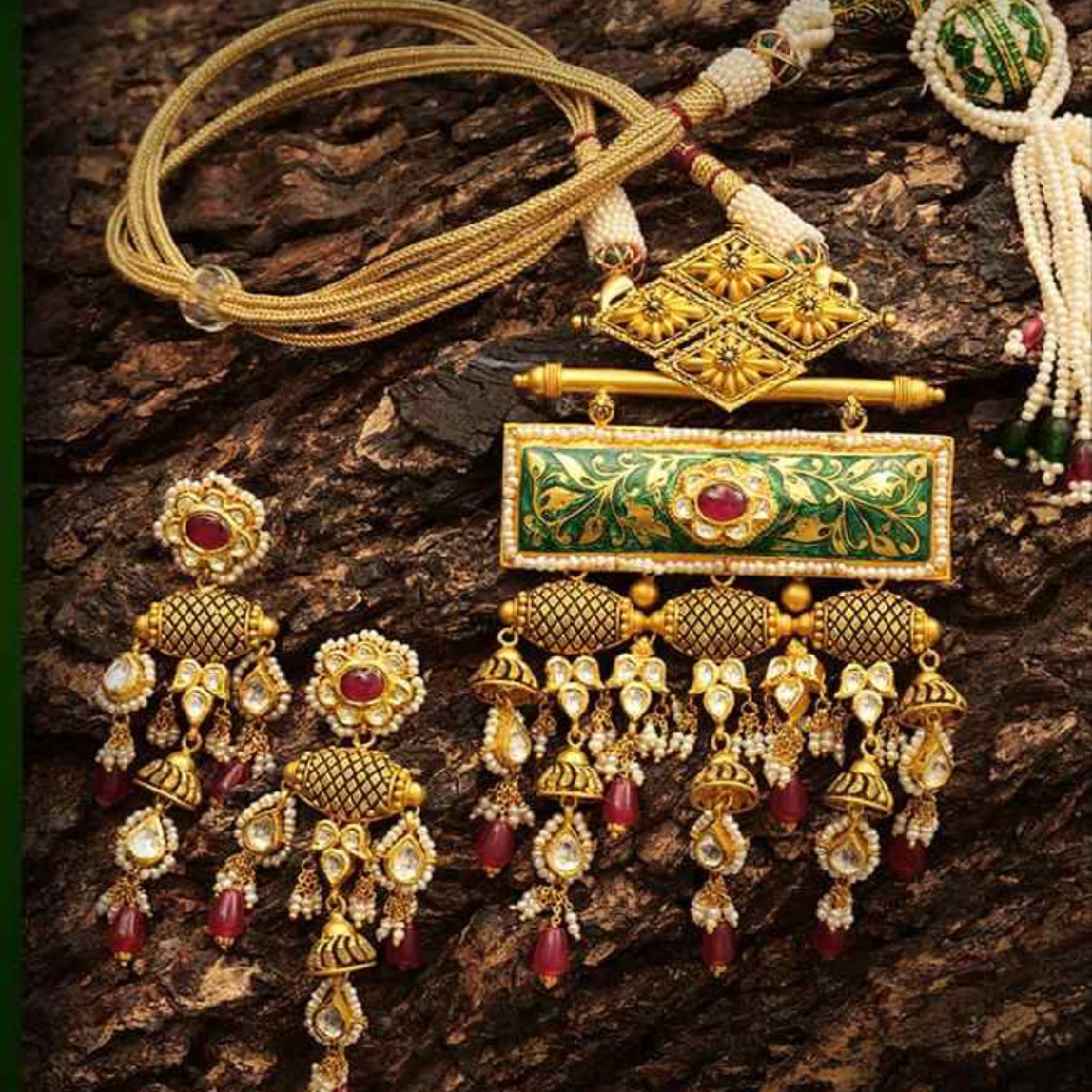 Antique pendent butti