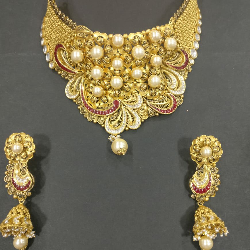 Antique choker