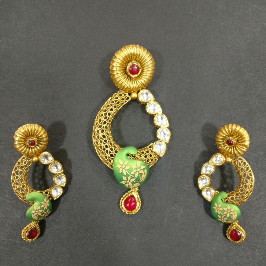 Antique pendent butti