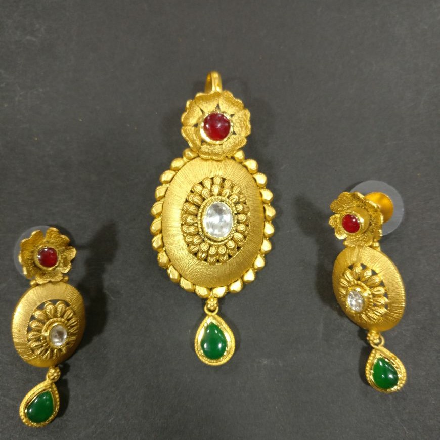 Antique pendent butti