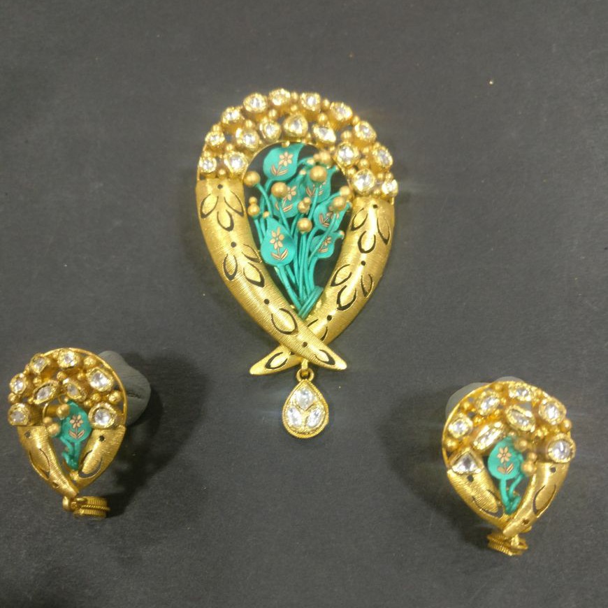 Antique pendent butti