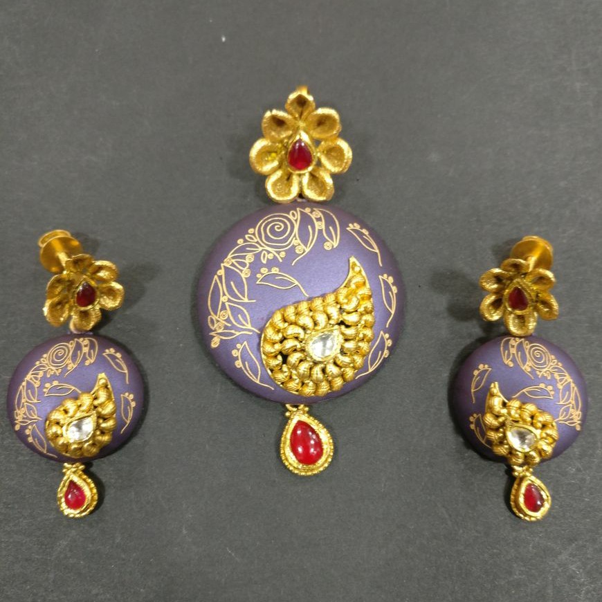 Antique pendent butti