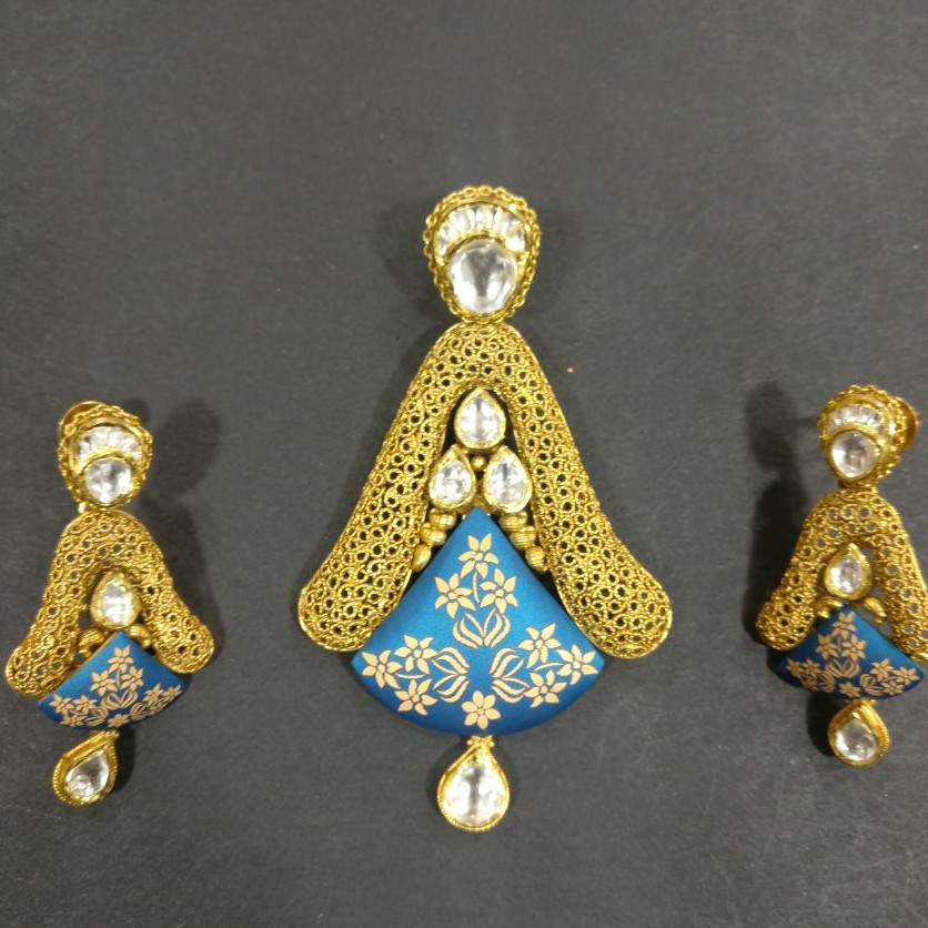 Antique pendent butti