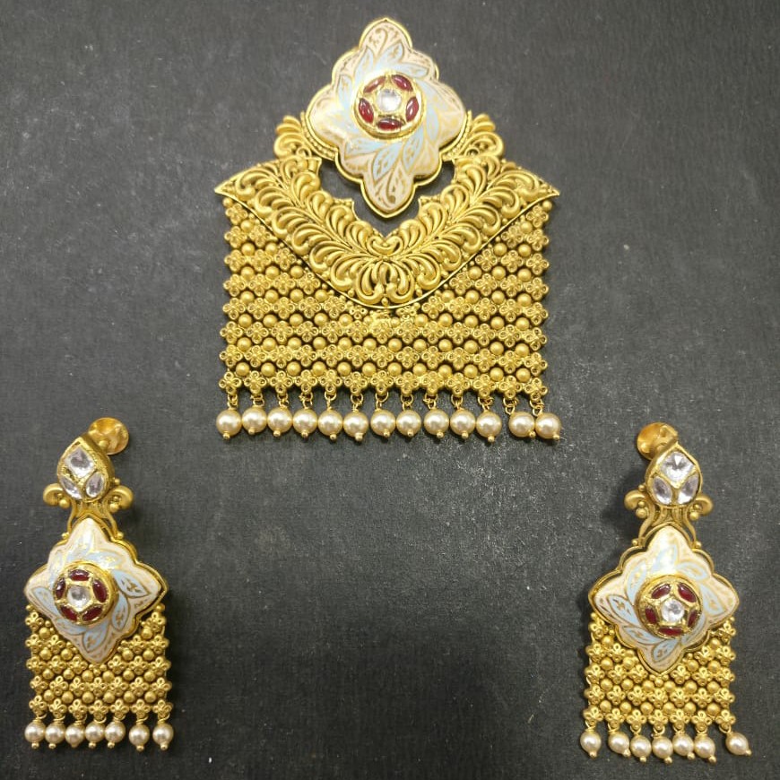 Pendant butti
