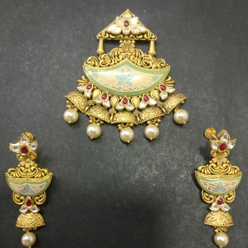 Pendent butti