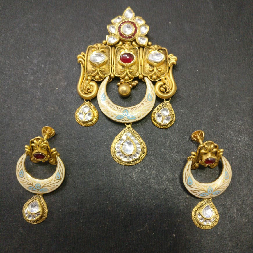 Pendent butti