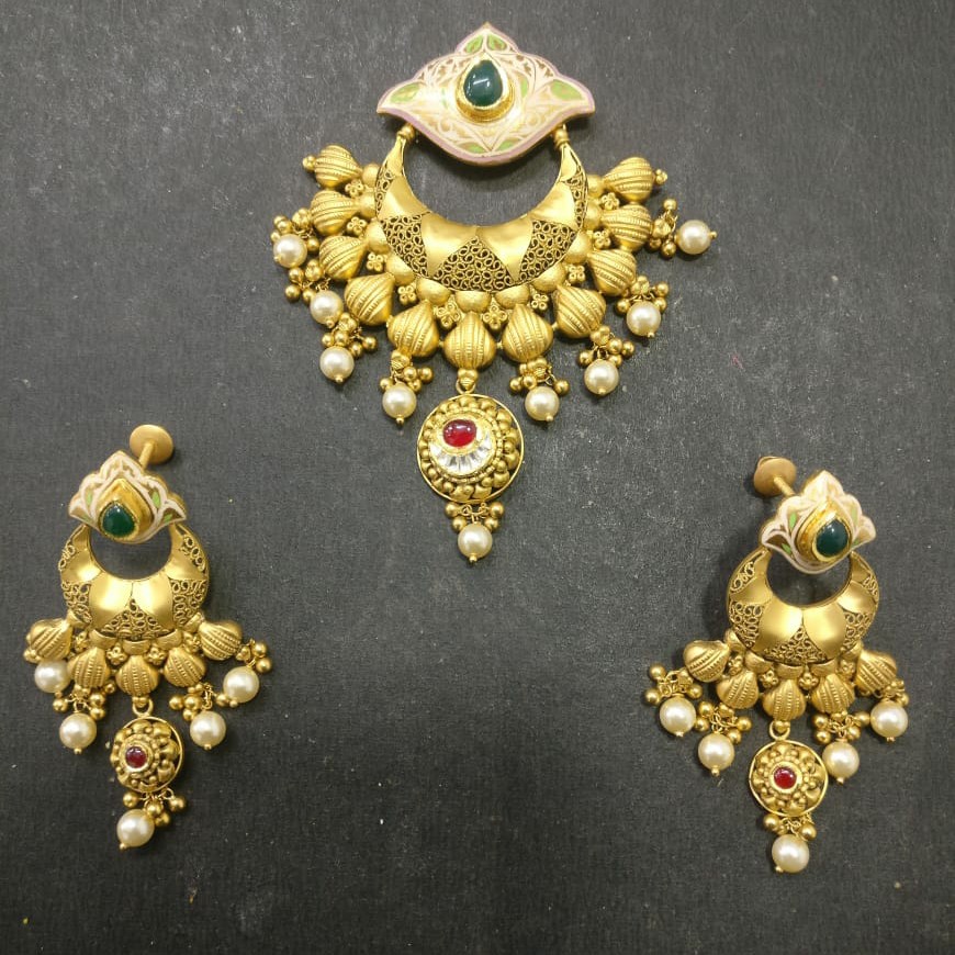 Pendent butti
