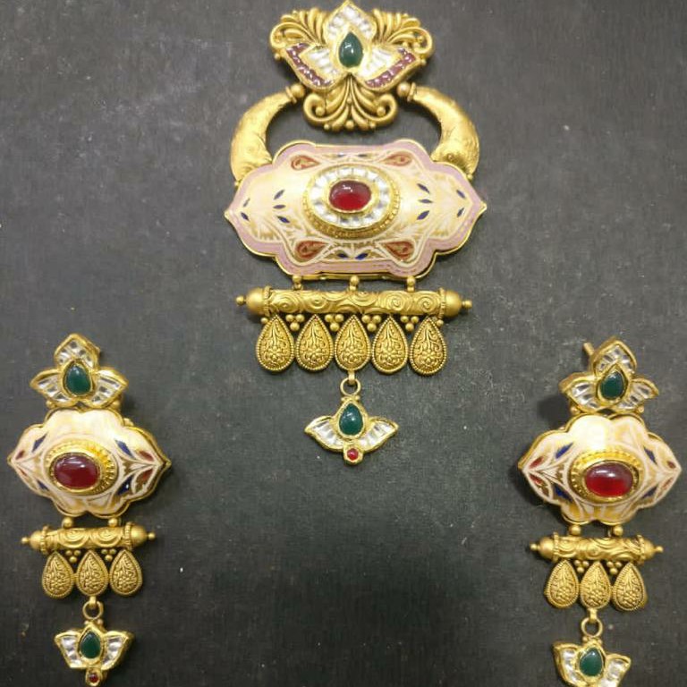 Antique pendent butti