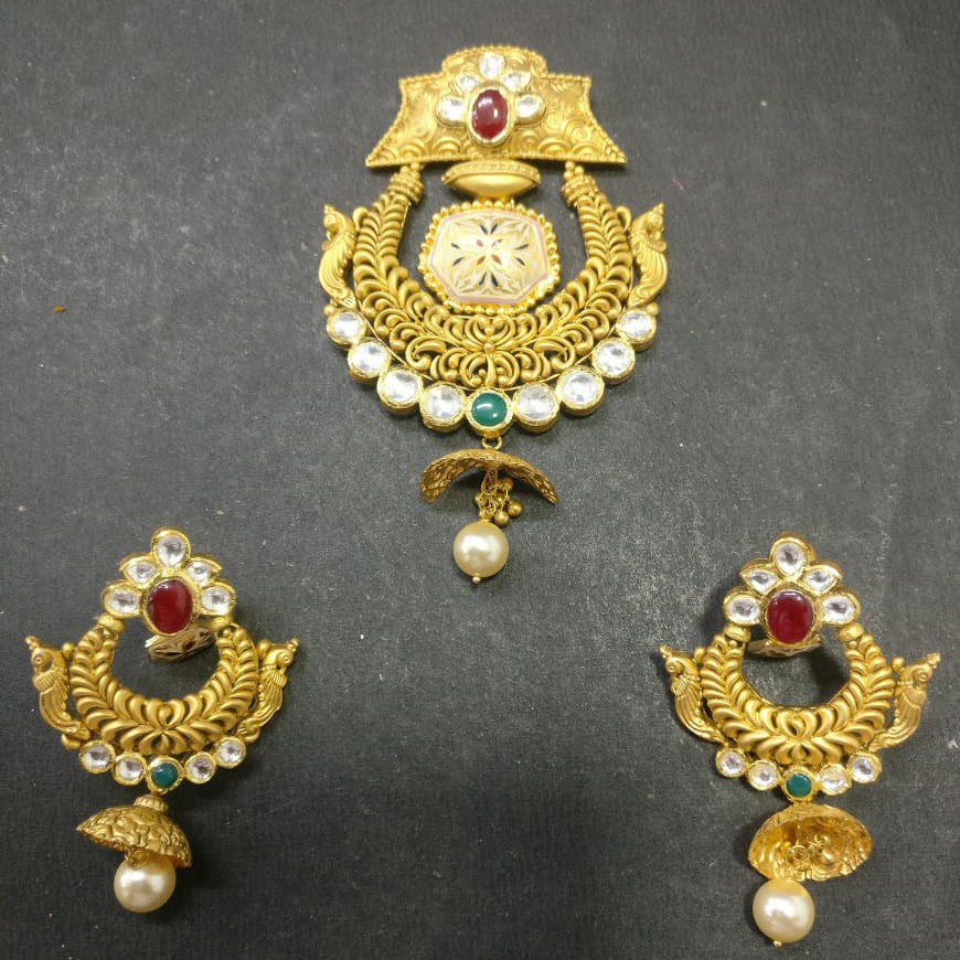Antique pendent butti