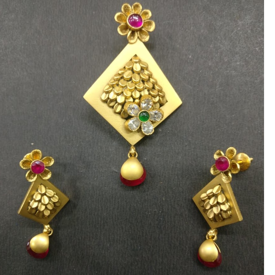 22Kt Gold Antique Pendant Set KG-P0258