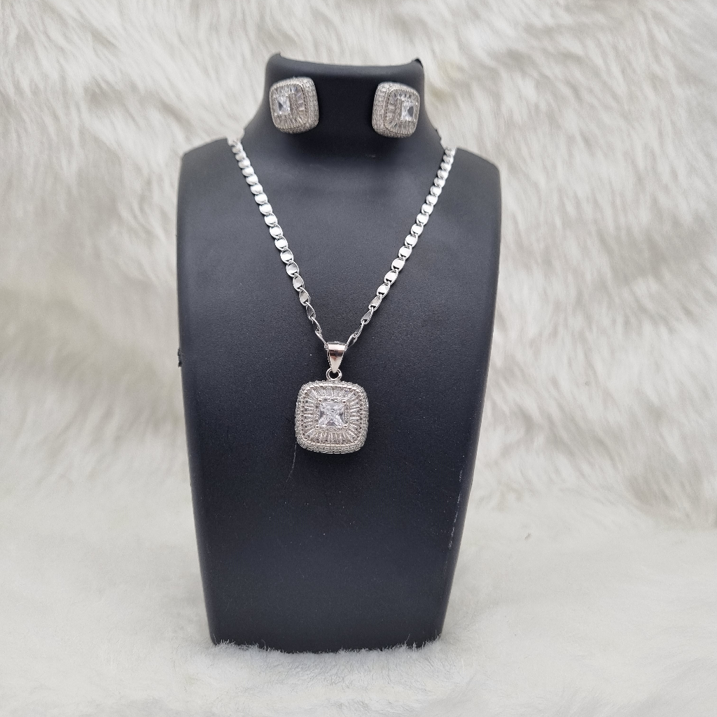 Glorious Silver Pendant Set