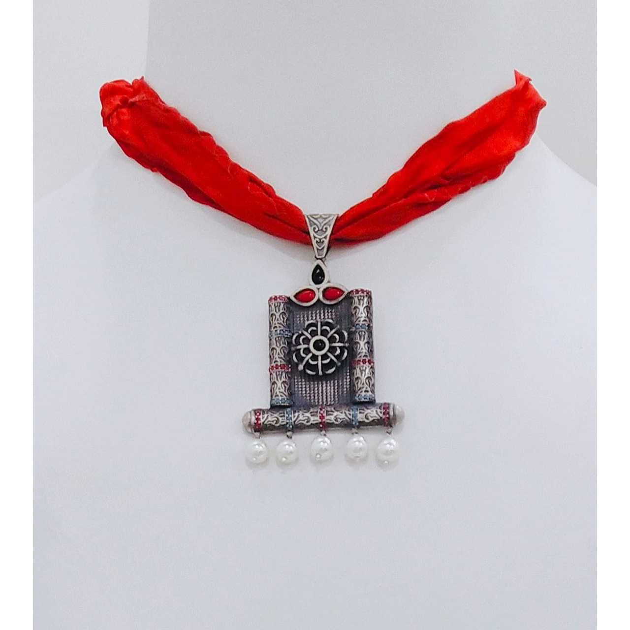 Pendant set