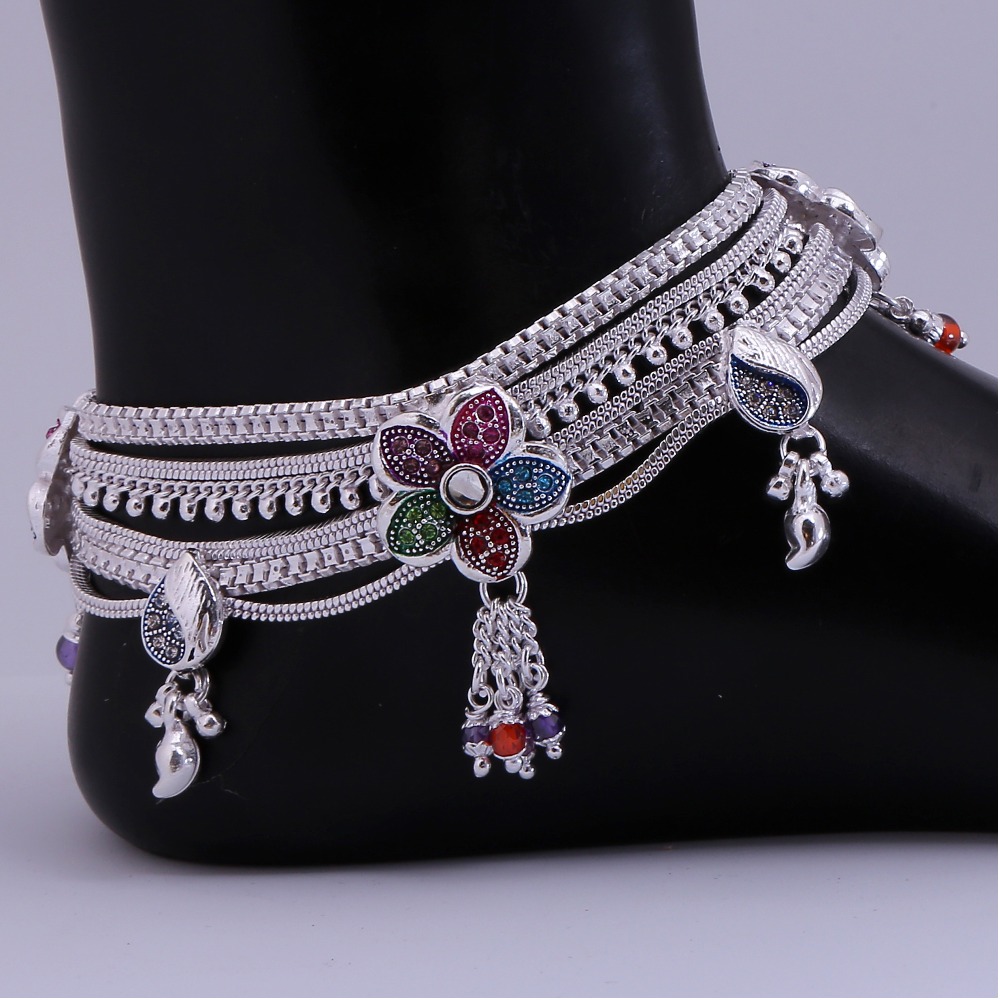 Broad Flower Style Silver Payal - Image 5