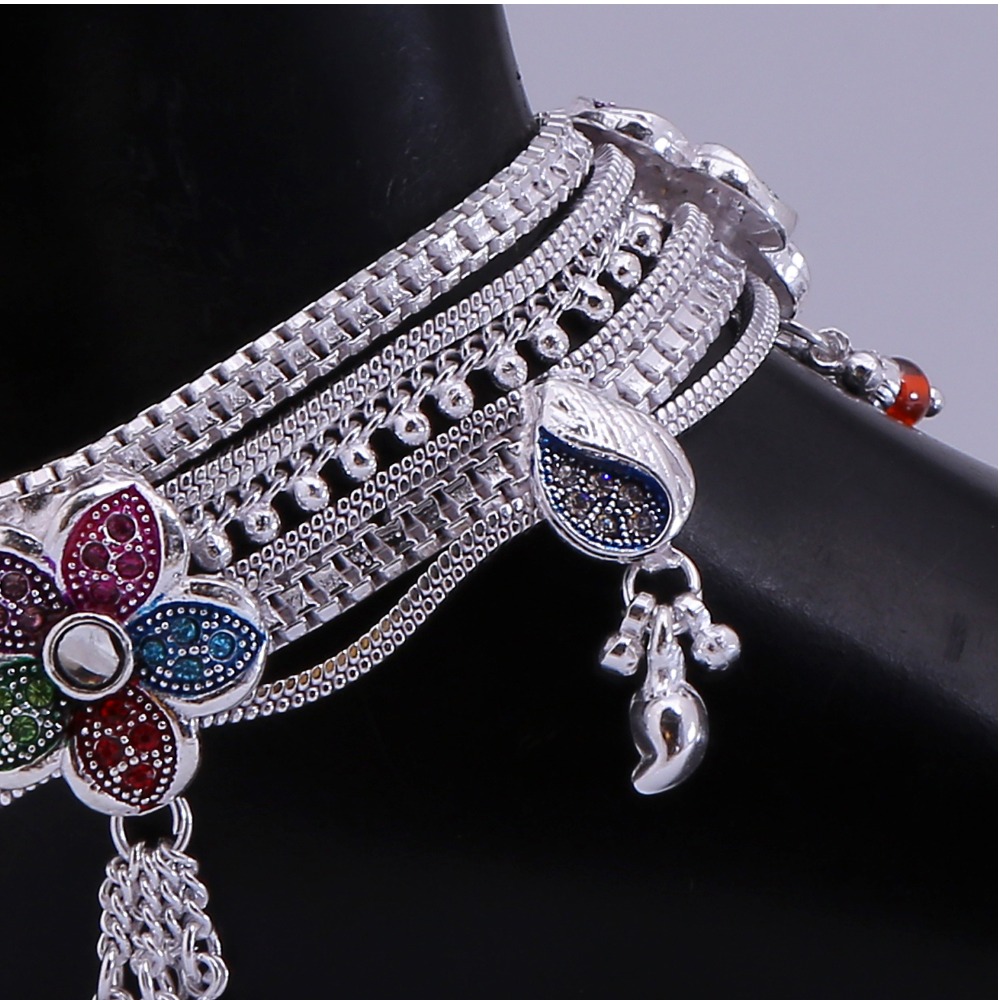 Broad Flower Style Silver Payal - Image 4