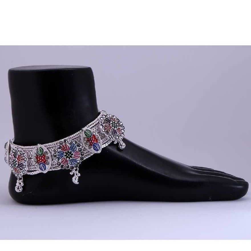 Broad Flower Style Silver Payal