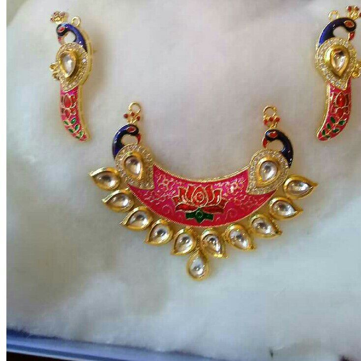 Fancy Theva Kundan Pendant Set