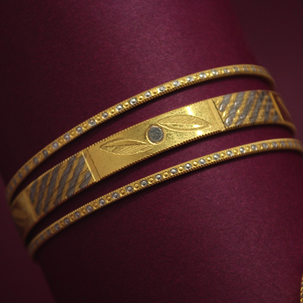 916 Hallmarked Beautiful Bangles - Image 2