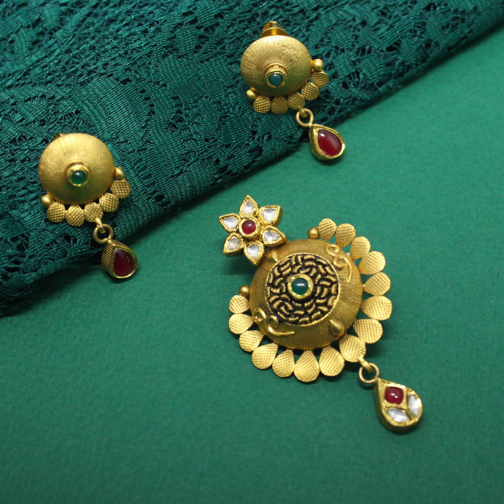 22KT hallmarked Everstylish pendant set for women