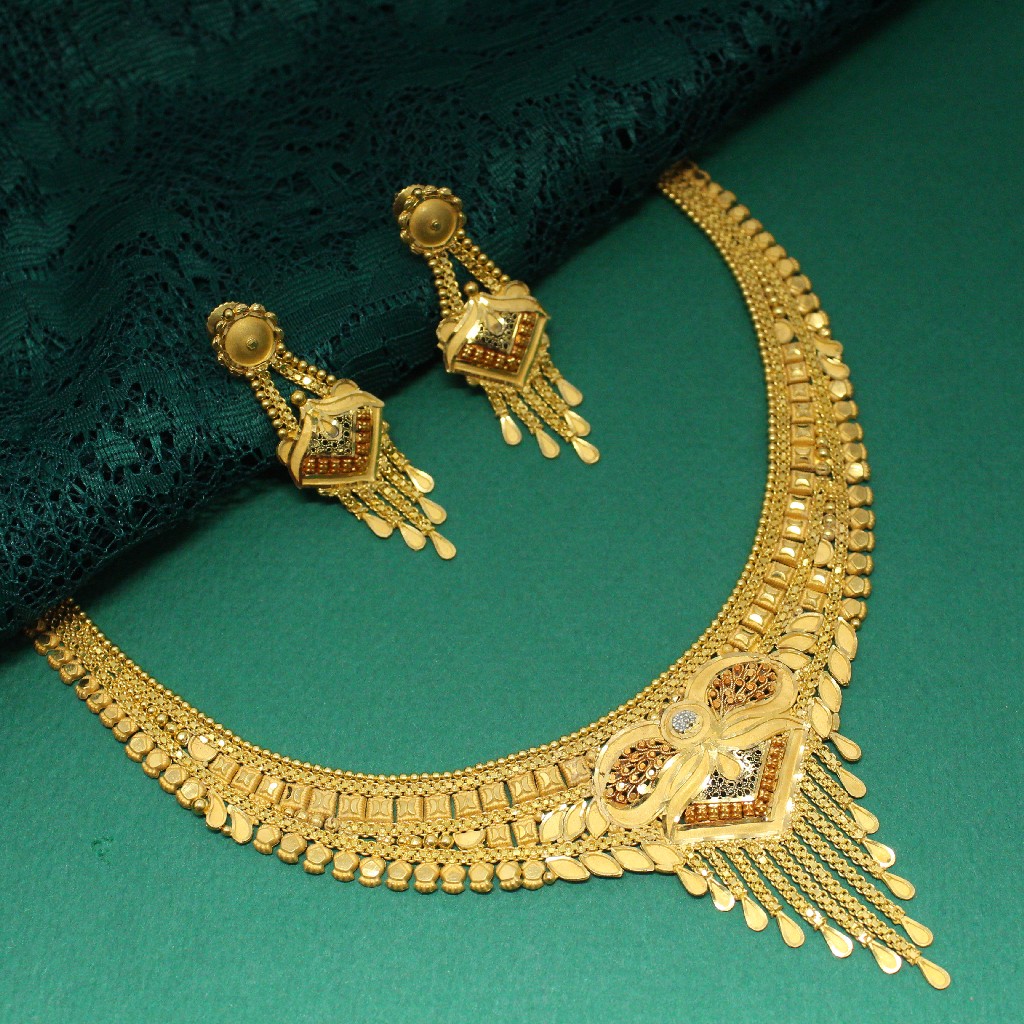 22K Hallmarked Beautiful And Simple Necklace With Attractive Earrings