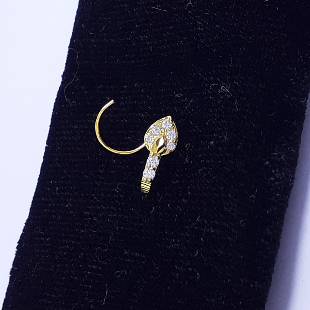Gold fancy j-sania nosepin