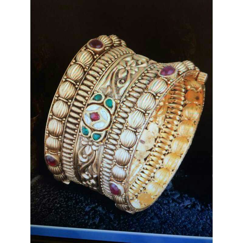916 Gold Unique Bangle