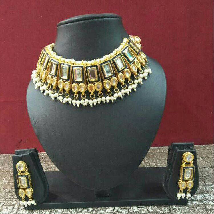 Ladies Fancy Kundan Necklace Set